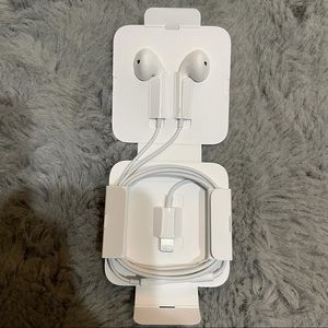 ⭐️⭐️ SOLD ⭐️⭐️ NIB Apple EarPods